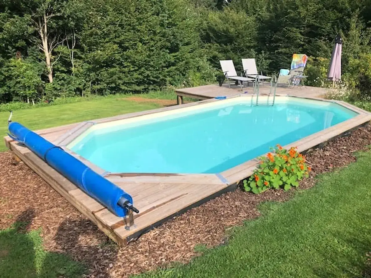 Piscine en bois octogonale enterrée