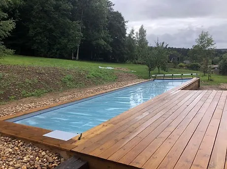 Piscine couloir de nage en bois